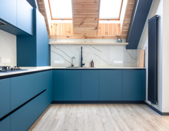 Platsbyggt kök på vind